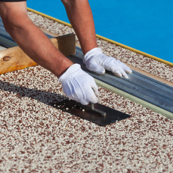 Steinteppich als Pool Umrandung, Beckenrand