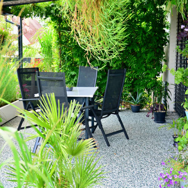 Steinteppich bei Terrassensanierung verlegen